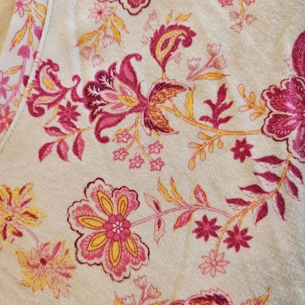 Basic Edition Top Pink Flowers - Picture 4 of 6